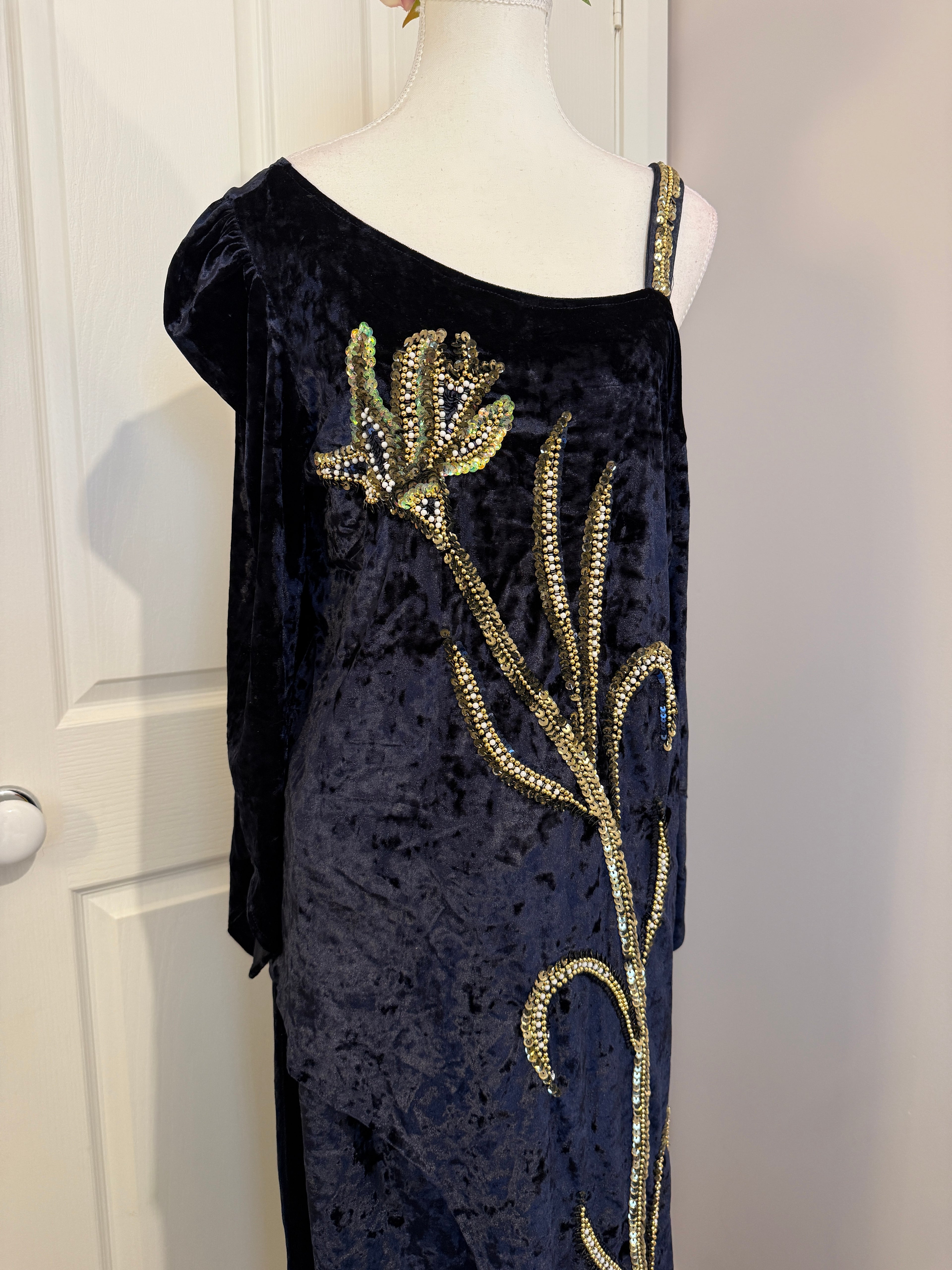 Midnight Bloom Velvet Statement Dress