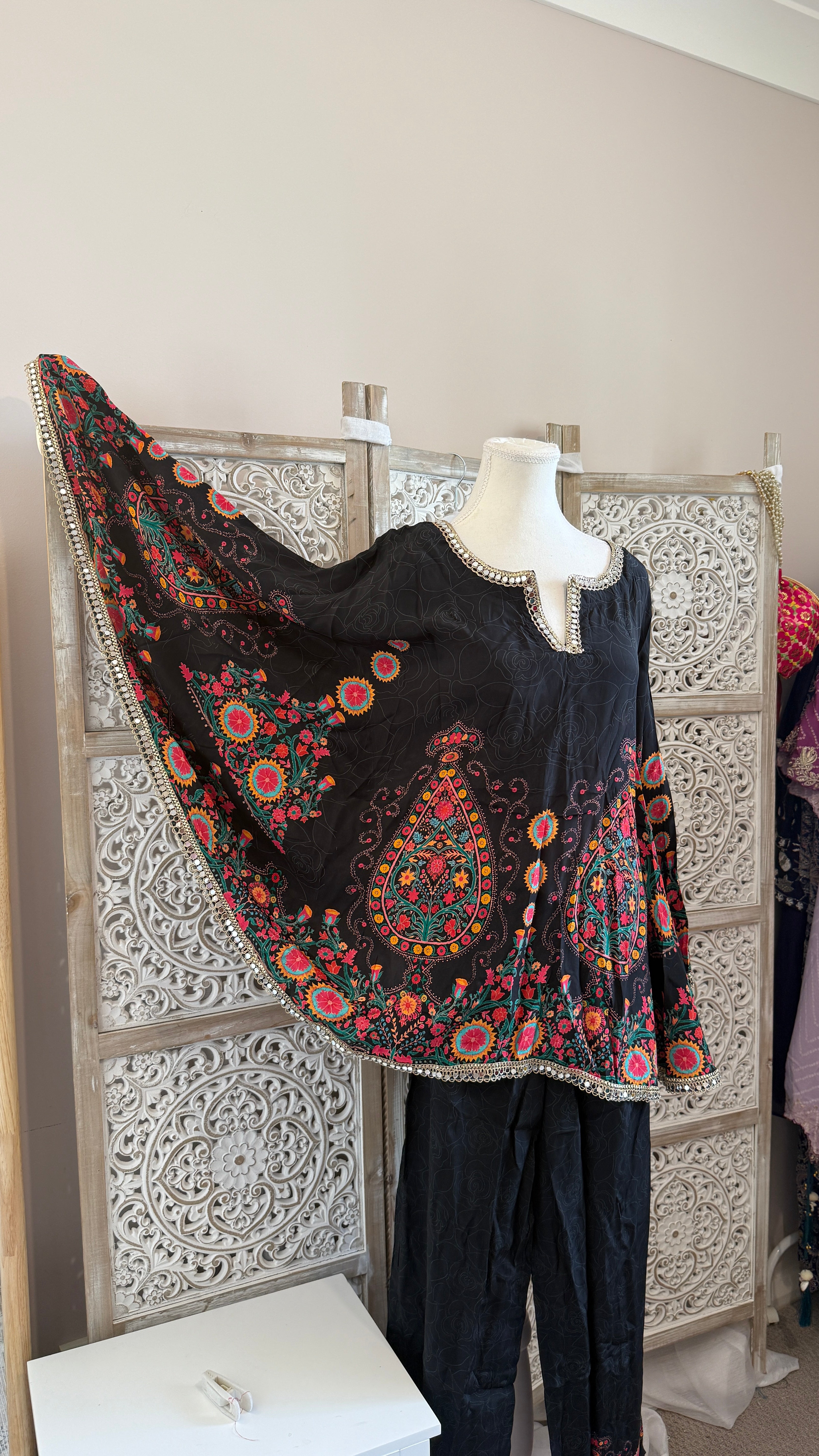 Noir Bloom Short Kaftan Co-Ord Set